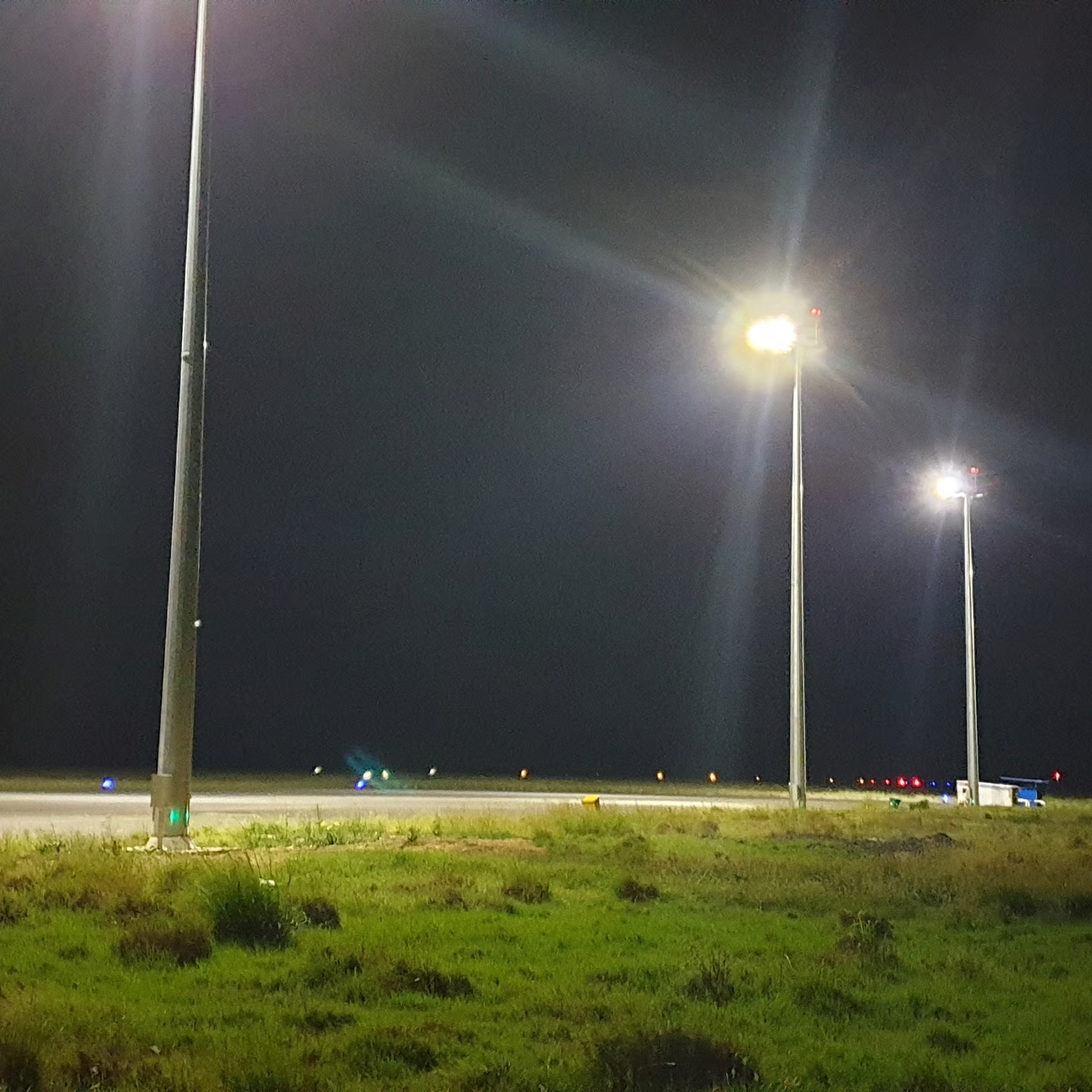 Système d'éclairage de parking de piste d'aéroport