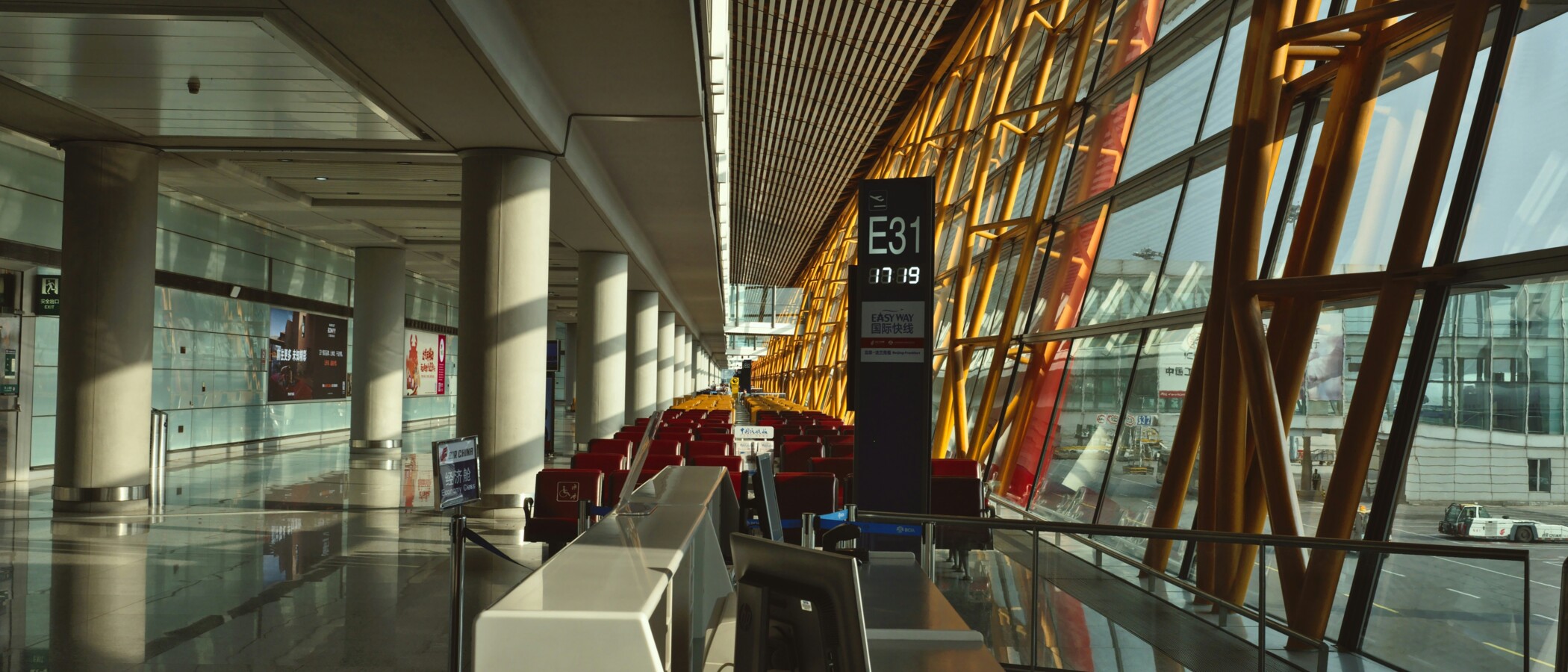 Comptoir d’embarquement au terminal de l’aéroport